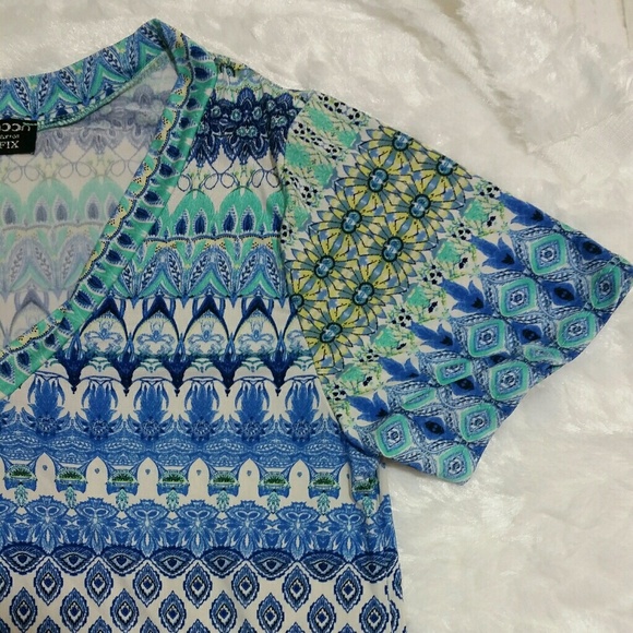 PAPERMOON Stitch Fix v neck tee XS - Picture 2 of 4